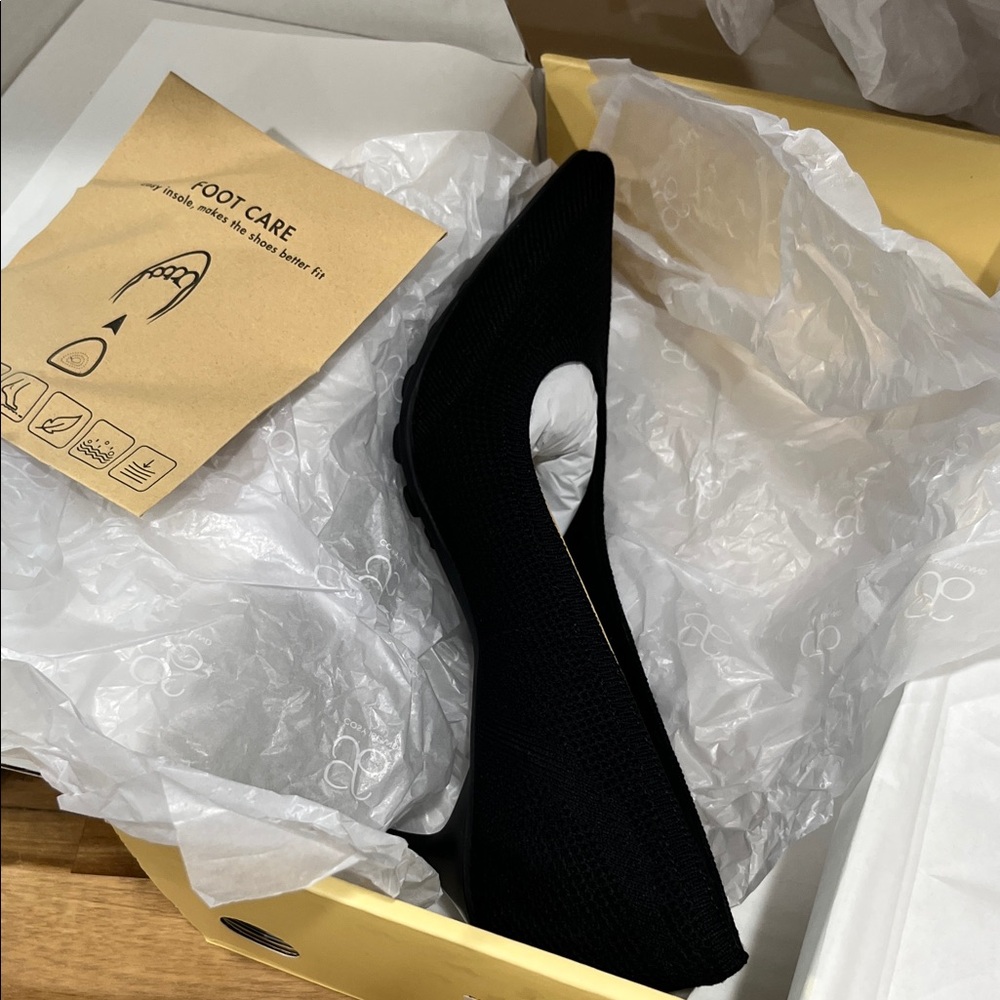 Cosy Island Black Pointed Knit Heel Pump - Picture 7 of 10